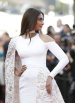 at Cannes 2016 on 18th May 2016 (65)_573d775ae8e5a.jpg