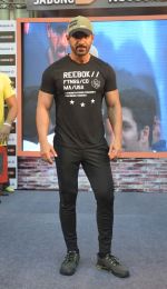 John abraham in gurgaon at Reebok Event on 20th May 2016 (22)_57400841a8d2d.JPG