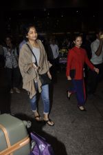 Gauri Shinde arrives from Singapore on 21st May 2016 (30)_574307408668f.JPG
