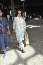 Juhi Chawla snapped at airport on 23rd May 2016 (3)_5743fad245c02.JPG