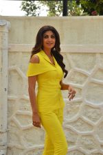 Shilpa Shetty at Promo Shoot of Sony TV_s India_s Super Dancer on 24th May 2016 (16)_574707e6c1a02.JPG
