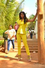 Shilpa Shetty at Promo Shoot of Sony TV_s India_s Super Dancer on 24th May 2016 (31)_574708068b965.JPG