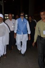 Amitabh Bachchan snapped at airport on 29th May 2016 (40)_574bc839e2dbb.JPG