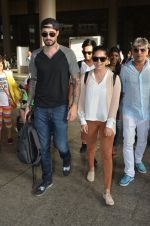 Sunny Leone snapped at airport on 29th May 2016 (26)_574bc883cec15.JPG