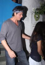 Shahrukh Khan snapped with daughter Suhana on 1st June 2016 (5)_574fd77c2ef22.JPG