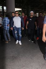 Salman Khan snapped at airport on 8th June 2016 (9)_5759766c4d618.JPG