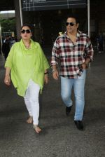 Govinda with wife Sunita Ahuja snapped at Airport on 13th June 2016 (3)_575ee49215005.JPG