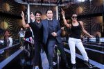 Shiamak choreographing John Travolta and Priyanka Chopra at IIFA Tampa Bay_5760cb460ead4.jpg
