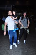 Ayesha Takia returns from vacation on 16th June 2016 (7)_576397bd749bc.JPG