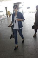 Dia Mirza snapped at airport on 17th June 2016 (7)_57652d589de93.JPG