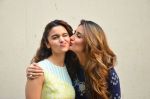 Alia Bhatt, Kareena Kapoor at udta Punjab photoshoot on 19th June 2016 (15)_5767fbabd4832.jpg