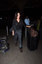 Amy Jackson leave for IIFA day 1 on 20th June 2016 (16)_5768b9d4c8823.JPG