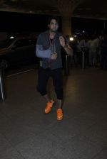 Manish Paul leaves for IIFA on Day 2 on 21st June 2016(142)_576a22cae4761.JPG
