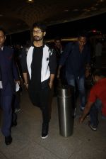 Shahid Kapoor leaves for IIFA on Day 2 on 21st June 2016(284)_576a23b25325e.JPG