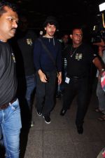 Tiger Shroff leaves for IIFA on Day 2 on 21st June 2016 (27)_576a21701048a.JPG