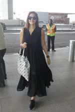 Neha Dhupia snapped at airport in Mumbai on 22nd June 2016 (10)_576b89a5e687a.JPG