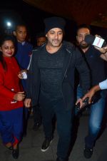 Salman Khan snapped at airport in Mumbai on 22nd June 2016 (91)_576b89f146d40.JPG