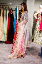 Divyanka Tripathi shopping for wedding at Kalki Fashion_ on June 24, 2016 (1)_576e00aa37332.jpg