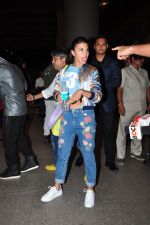 Jacqueline Fernandez snapped at airport on 24th June 2016 (29)_576e3758efb76.JPG