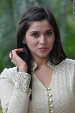 Mannara Chopra Photoshoot (86)_576fc00696971.jpg