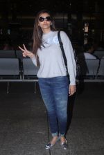 Daisy Shah at the airport on June 26, 2016 (4)_5770f9b22973d.JPG