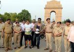 Arjun Kapoor at Road Safety Awareness Campaign in India Gate, New Delhi on 28th June 2016 (16)_577354d965d57.JPG
