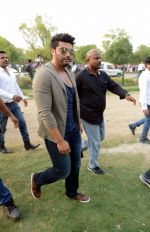Arjun Kapoor at Road Safety Awareness Campaign in India Gate, New Delhi on 28th June 2016 (40)_5773556460aff.JPG