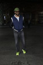 Riteish Deshmukh snapped at airport on 30th June 2016 (25)_577605d87e5f6.JPG