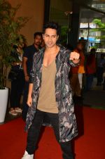 Varun Dhawan at mithibai college in Mumbai on 2nd July 2016 (16)_5777b6655a9ac.jpg