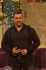 Salman Khan on the sets of The Kapil Sharma Show on 3rd July 2016 (58)_577a043f34be2.JPG