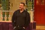 Salman Khan on the sets of The Kapil Sharma Show on 3rd July 2016 (60)_577a03eb2bad1.JPG
