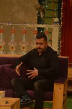 Salman Khan on the sets of The Kapil Sharma Show on 3rd July 2016 (89)_577a0405d2599.JPG