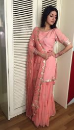 Divya Khosla Kumar looks pretty in pink at Salman Khan_s Eid Party on 7th July 2016 (2)_577faa5c32b22.JPG