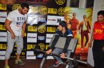 John Abraham and Varun Dhawan at gold gym in Mumbai on 9th July 2016 (23)_57811163e12f1.JPG