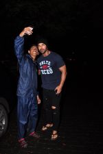 John Abraham snapped as he watches Dishoom in Juhu on 8th July 2016 (5)_57806de09a5ce.JPG