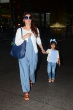 Twinkle Khanna returns from holidays in Mumbai on 10th July 2016 (5)_578255c9586d5.JPG