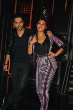 Varun Dhawan, Jacqueline Fernandez promote Dishoom on the sets of Dance 2 plus on 11th July 2016 (16)_5783d0b0c7875.jpg