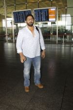 Arshad Warsi snapped at the airport on 12th July 2016 (22)_5784bb9d15101.JPG