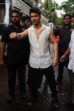 Varun Dhawan snapped on  the sets of So You Think you can dance on 12th July 2016 (44)_57853188164a4.JPG
