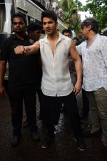 Varun Dhawan snapped on  the sets of So You Think you can dance on 12th July 2016 (45)_57853188c67ab.JPG