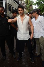 Varun Dhawan snapped on the sets of So You Think you can dance on 12th July 2016-1(78)_57853740af653.JPG