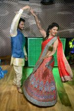 Sambhavna Seth with Avinash during the Wedding Mehandi Function at Sky Bar Rajori Garden in New Delhi on 13th July 2016 (11)_578717367aa93.jpg