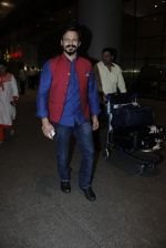 Vivek Oberoi snapped at airport on 14th July 2016-1(16)_578882e96dd24.JPG