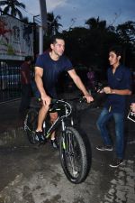 Dino Morea snapped at soccer match on 17th July 2016 (7)_578c752dbf186.JPG