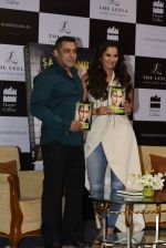 Salman Khan launches Sania Mirza_s Autobiography on 17th July 2016 (38)_578c76ee52fc8.JPG