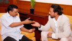 Irrfan Khan met Arvind Kejriwal on 19th July 2016 (6)_578f15971d95e.JPG