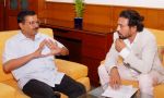 Irrfan Khan met Arvind Kejriwal on 19th July 2016 (7)_578f15986e665.JPG