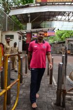 Puneri Paltan visits Siddhivinayak Temple, Mumbai on July 20, 2016 (25)_578fb23f338db.JPG