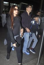 Sonali Bendre with Goldie and Ranveer Behl snapped at airport on July 20, 2016 (6)_578fae3d13e66.JPG
