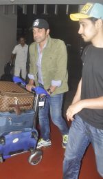 Bobby Deol snapped at airport on 20th July 2016 (9)_579043e435805.JPG